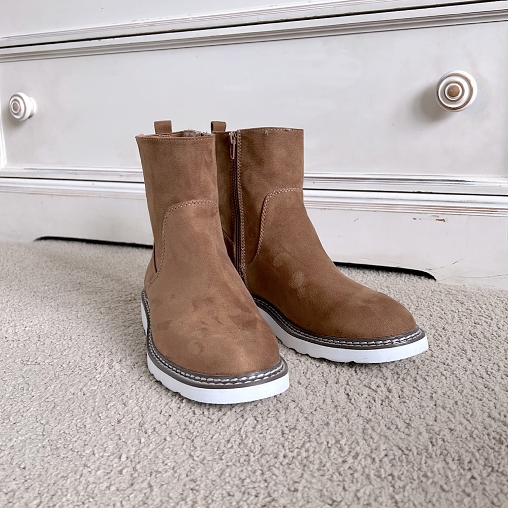 Universal Threads Women’s Pull-on Callah Boots
